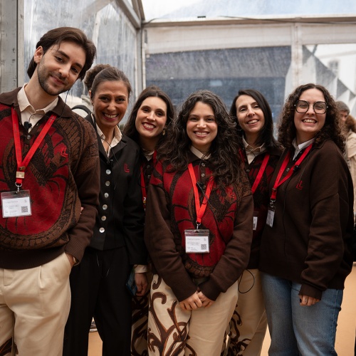 As novas fardas da Livraria Lello têm assinatura de Constança Entrudo